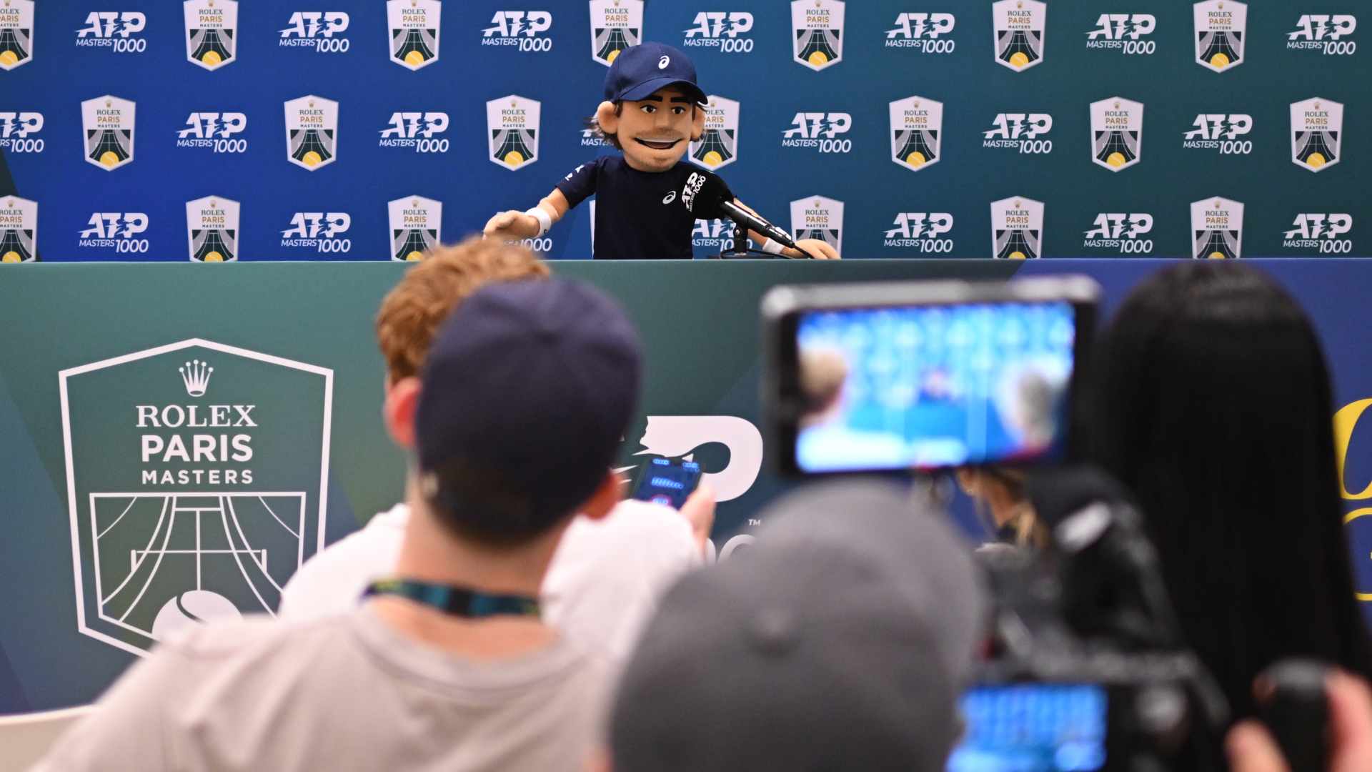 de minaur puppet
